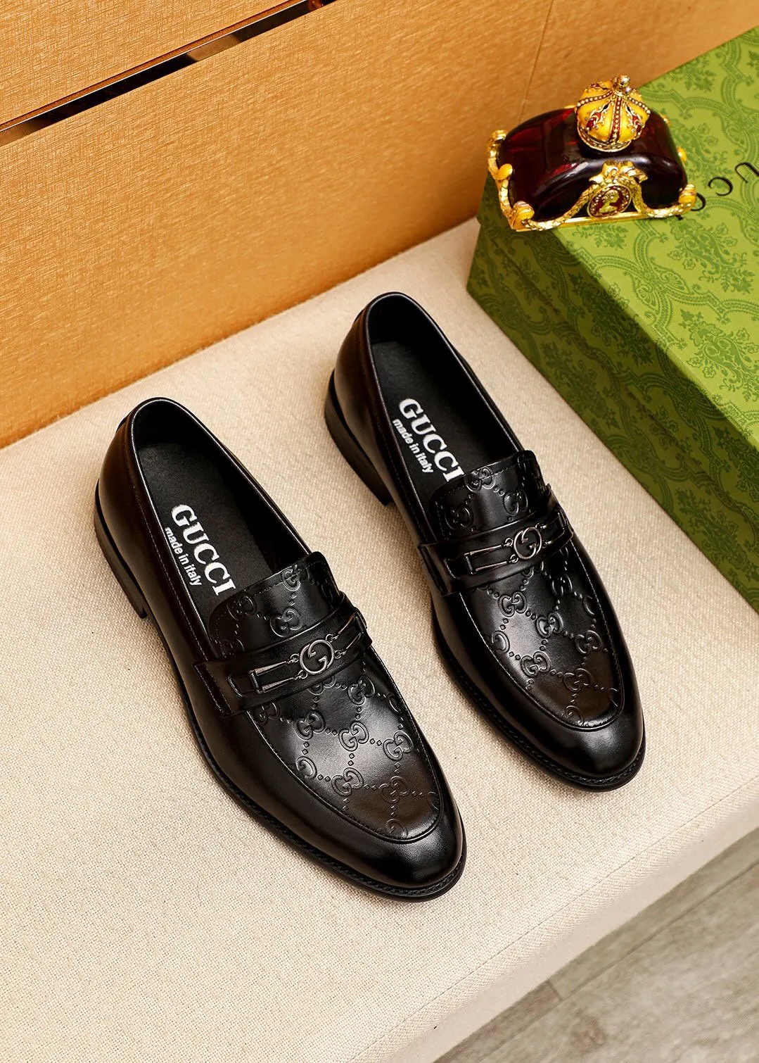 Men's shoes 💰400 💐 Product trademark: GUCCI "Gucci" casual leather shoes Regular size: 39-44 (38.45.46🉑️Customized) Product materials: Selected imported first-layer calfskin embossed upper + luxury hardware buckle, imported 🐑 sheepskin lining. Strong three-dimensional visual effect, original combination outsole Color: 1⃣️color optional